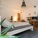 Altbau-Studio 230m² mit Wintergarten bis 10 Pers.