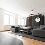 Altbau-Studio 230m² mit Wintergarten bis 10 Pers.
