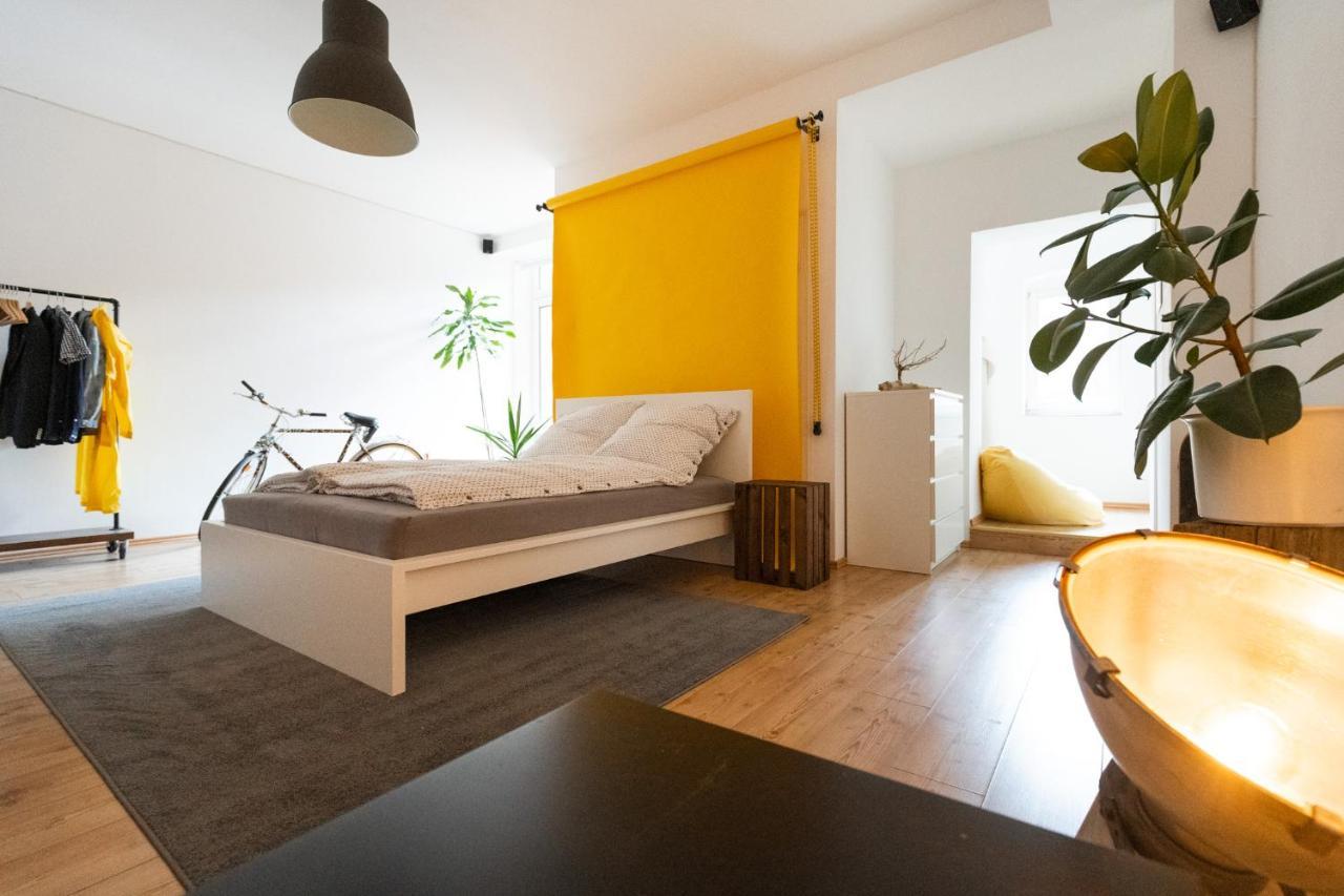 Altbau-studio 230m² Mit Wintergarten Bis 10 Pers. Erfurt