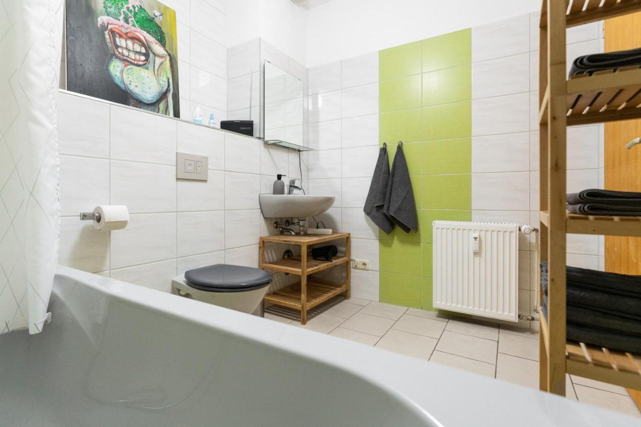 Apartment Altbau-studio 230m² Mit Wintergarten Bis 10 Pers.